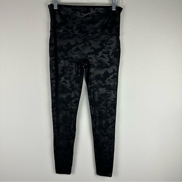 Spanx Black Camo Print Faux Leather Leggings Size XL - Picture 1 of 4